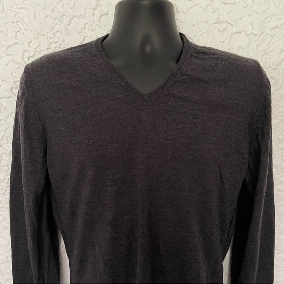 Boss Hugo Boss Slim Fit Fine Marino Wool V Neck Sweater Gray XL - Picture 4 of 9